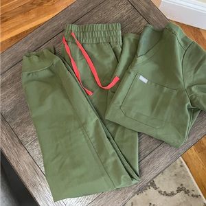 Moss colored figs set!